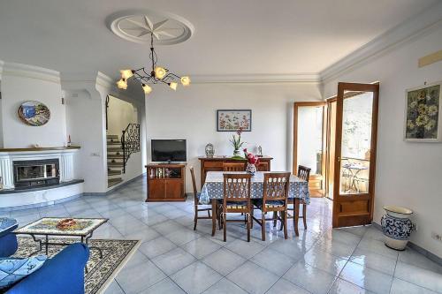 Praiano Villa Sleeps 5 Air Con Wifi