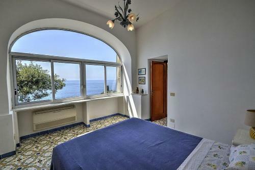Praiano Villa Sleeps 10 Air Con Wifi