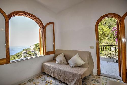 Praiano Villa Sleeps 10 Air Con Wifi