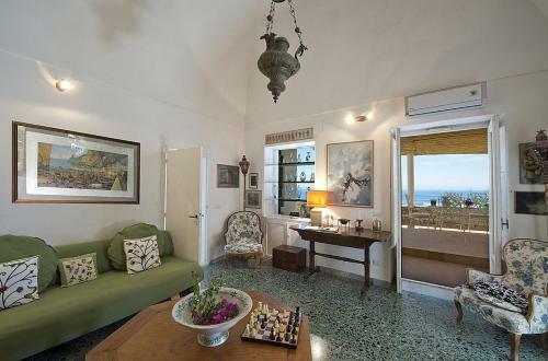 Praiano Villa Sleeps 8 Air Con Wifi