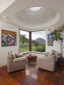 El Crater Hotel