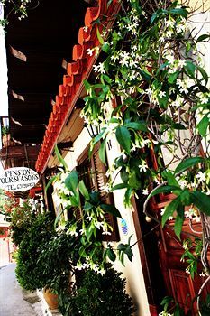 Albergue Four Seasons Pension Guest House