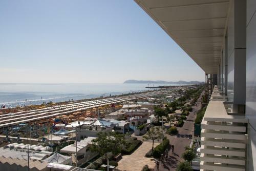 Club Hotel