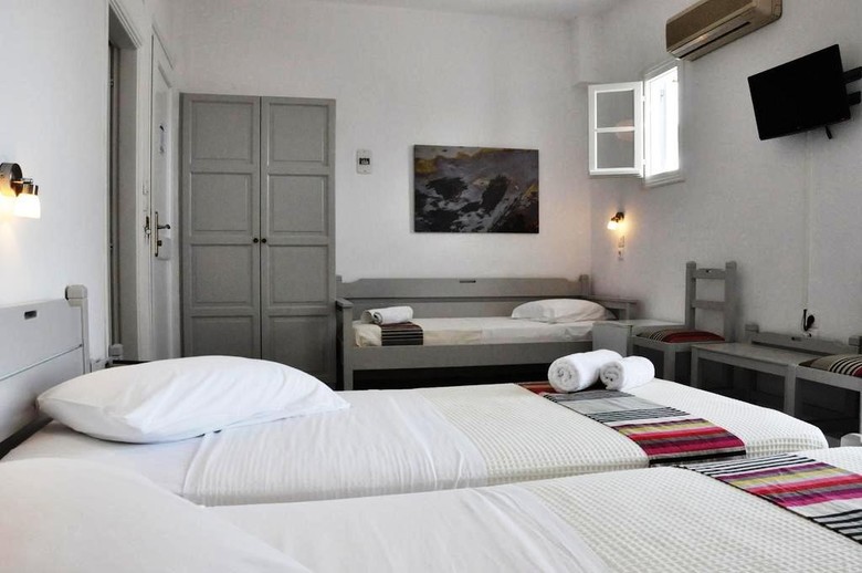 Akrotiri Hotel