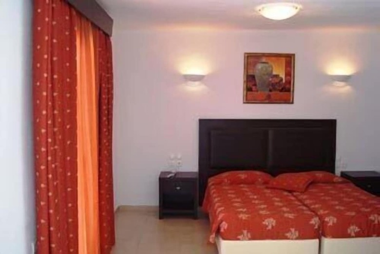 Giannoulaki Village Hotel