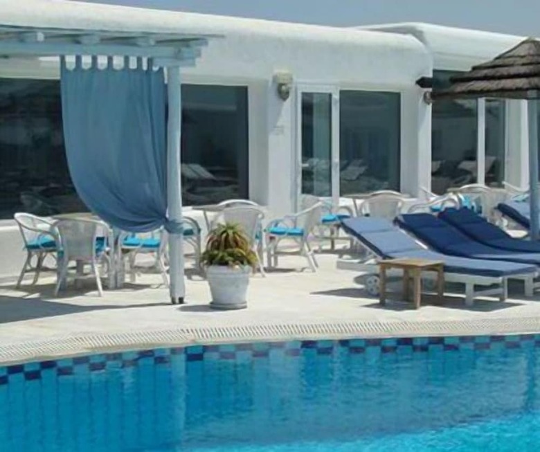 Giannoulaki Village Hotel