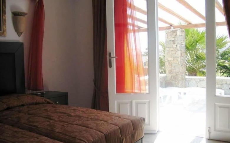 Giannoulaki Village Hotel