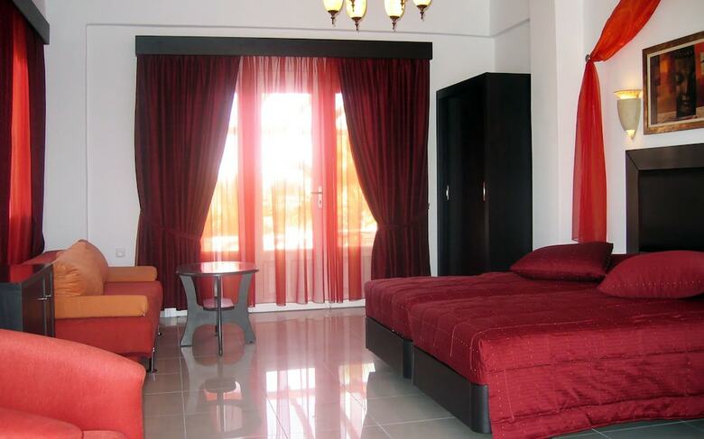 Giannoulaki Village Hotel