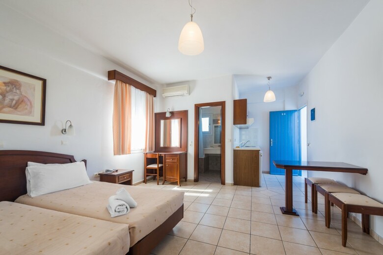 Giannoulaki Village Hotel