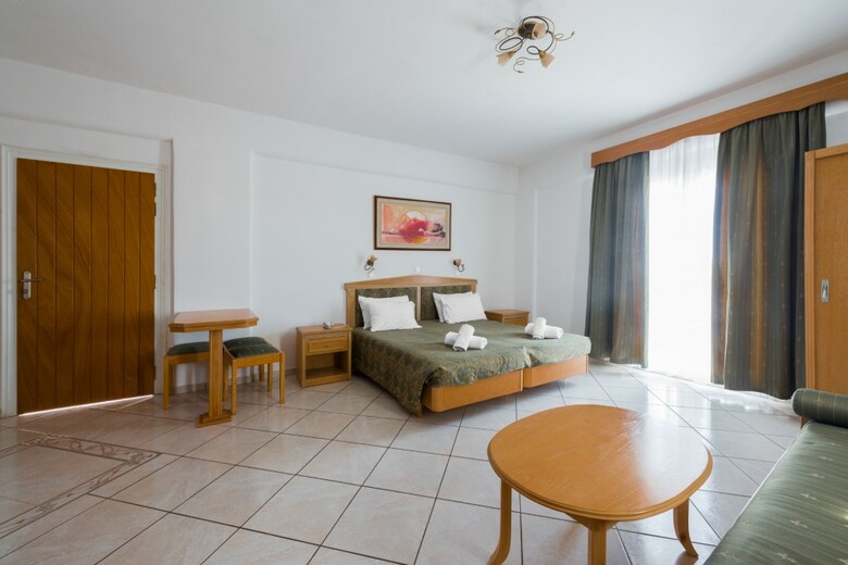 Giannoulaki Village Hotel