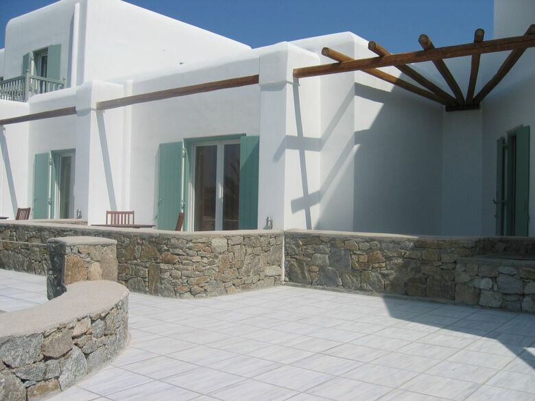 Giannoulaki Village Hotel