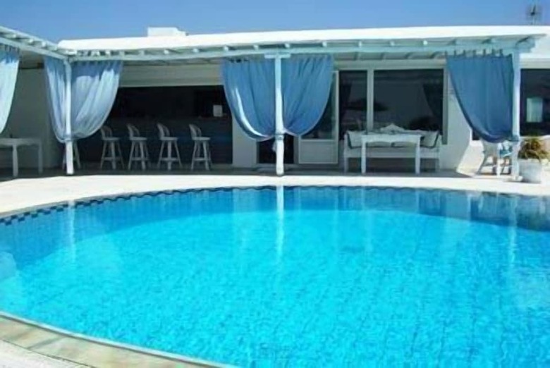 Giannoulaki Village Hotel