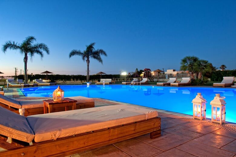 Socrates Hotel Apts