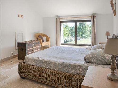 Five-bedroom Holiday Home In Bagnols En Foret