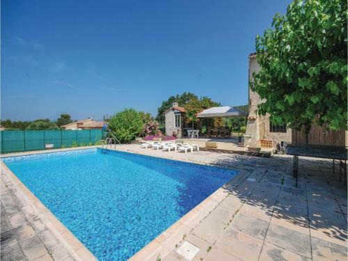 Two-bedroom Holiday Home In Bagnols En Foret