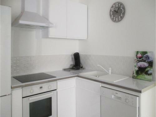 Three-bedroom Apartment In Beziers