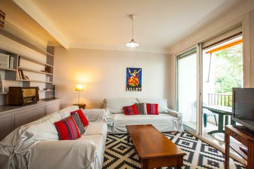 Apartamento Amazing Two Bedroom Flat With Balcony