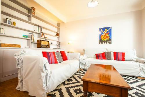 Apartamento Amazing Two Bedroom Flat With Balcony