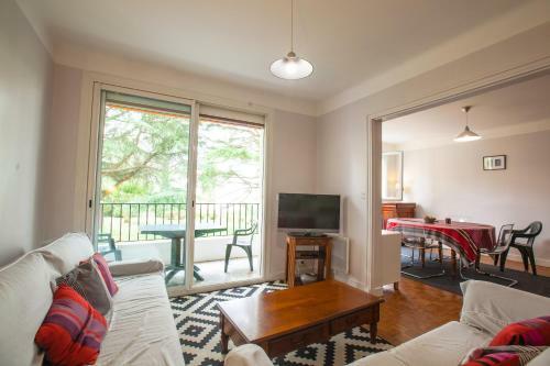 Apartamento Amazing Two Bedroom Flat With Balcony