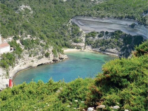 Two-bedroom Apartment In Bonifacio