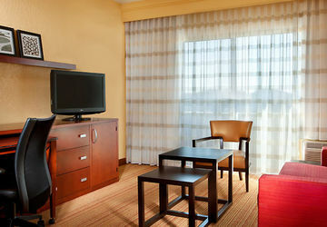 Hotel Courtyard By Marriot Central Expressway