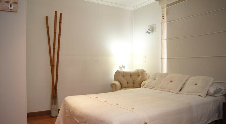 Boutique Breton Hill
