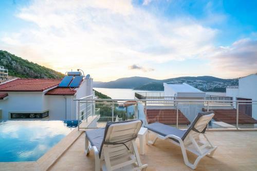 New Age Villa Maria