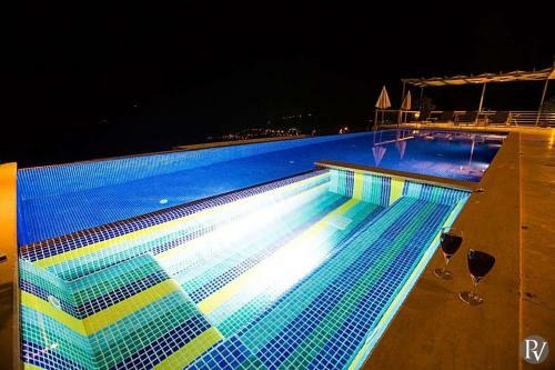 Kalkan Villa Sleeps 14 Pool Wifi