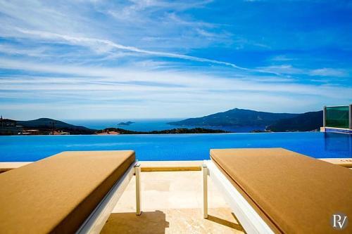 Kalkan Villa Sleeps 14 Pool Wifi