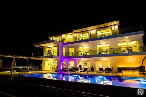 Kalkan Villa Sleeps 14 Pool Wifi