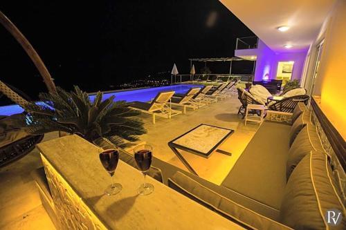 Kalkan Villa Sleeps 14 Pool Wifi