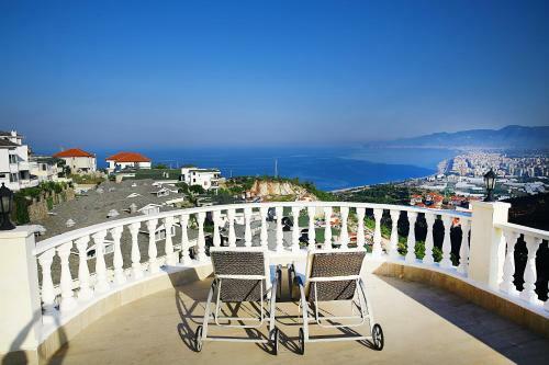 6 Bedroom Villa With Private Pool