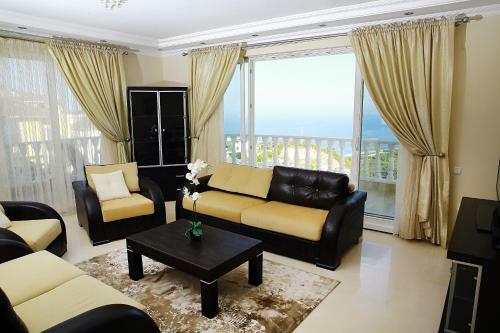 6 Bedroom Villa With Private Pool