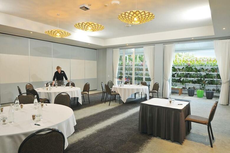 Hotel Peppers Beach Club And Spa Palm Cove