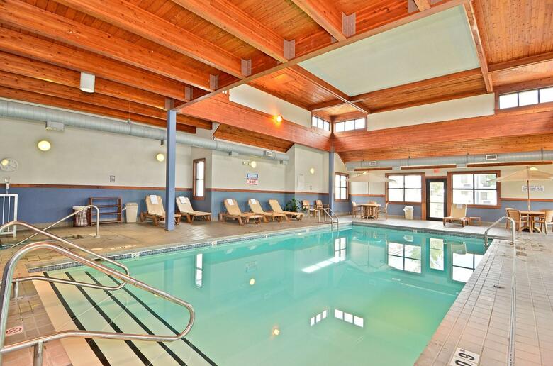 Hotel Quality Inn  Suites Brossard