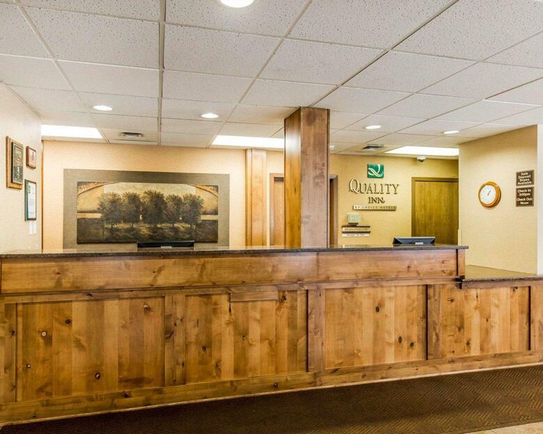 Hotel Quality Inn  Suites Brossard