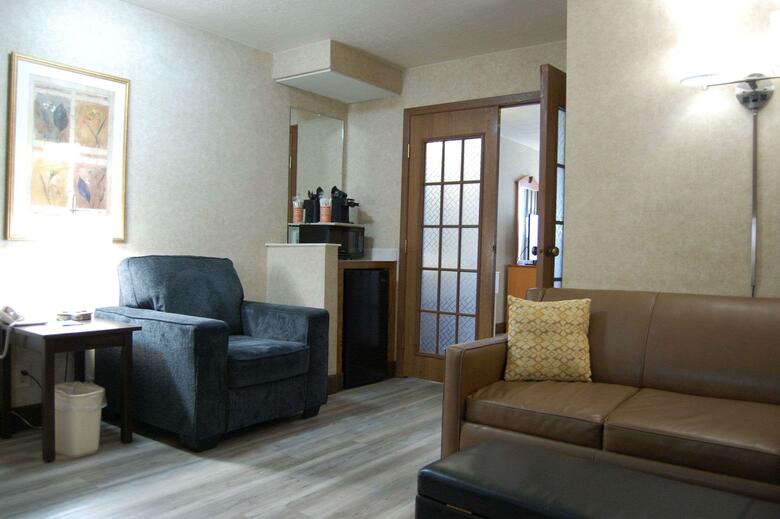 Hotel Quality Inn  Suites Brossard