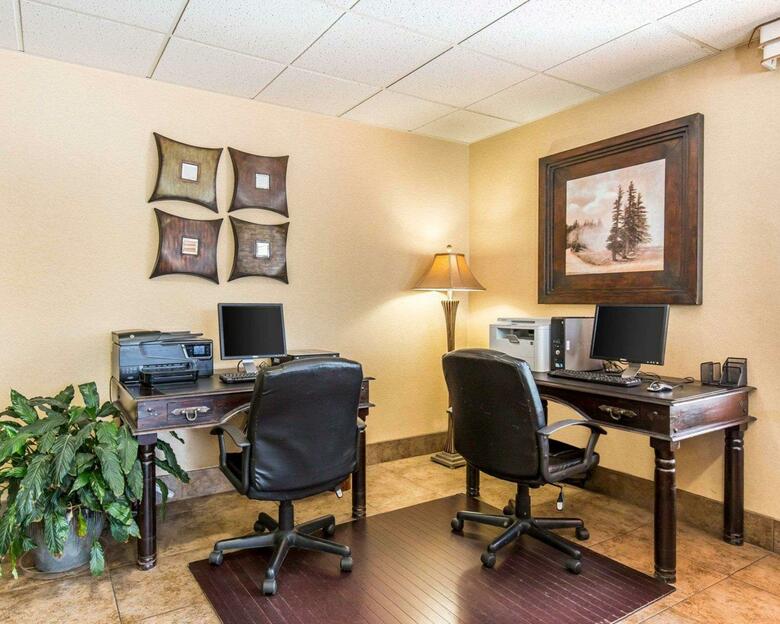Hotel Quality Inn  Suites Brossard