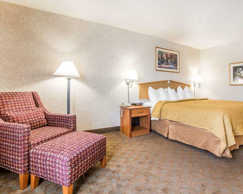 Hotel Quality Inn  Suites Brossard