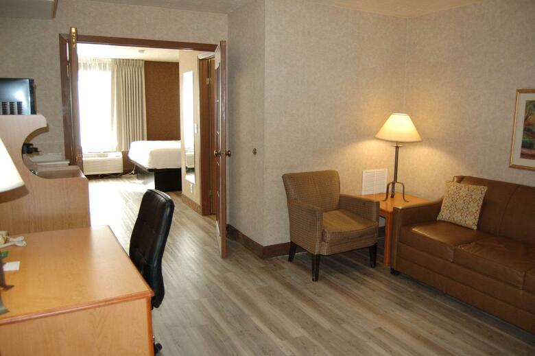 Hotel Quality Inn  Suites Brossard