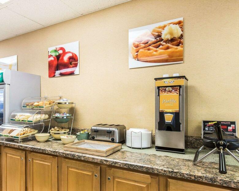 Hotel Quality Inn  Suites Brossard