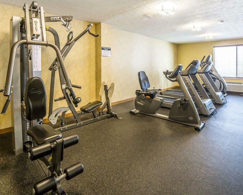 Hotel Quality Inn  Suites Brossard