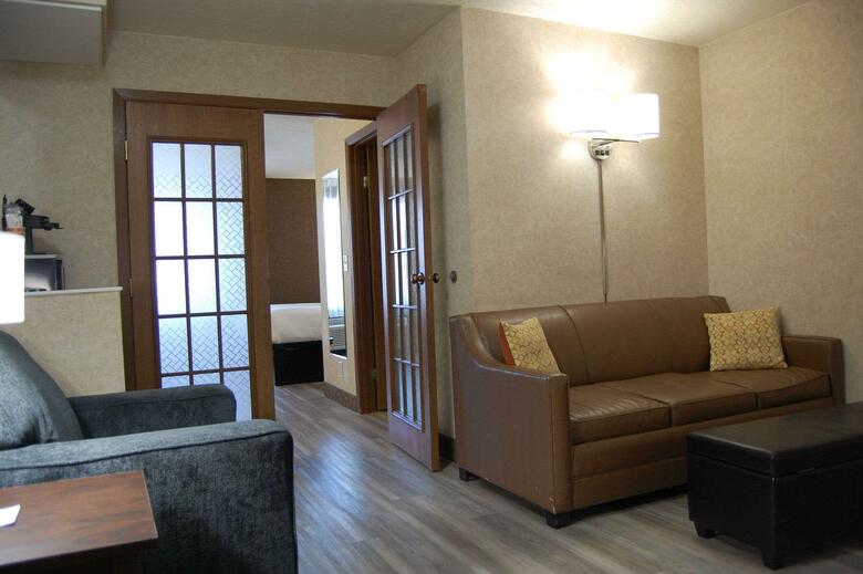 Hotel Quality Inn  Suites Brossard