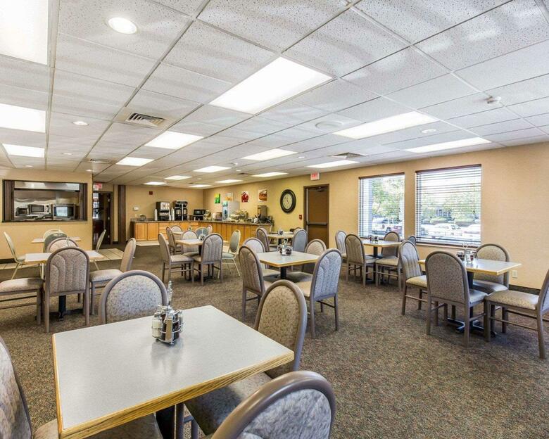Hotel Quality Inn  Suites Brossard