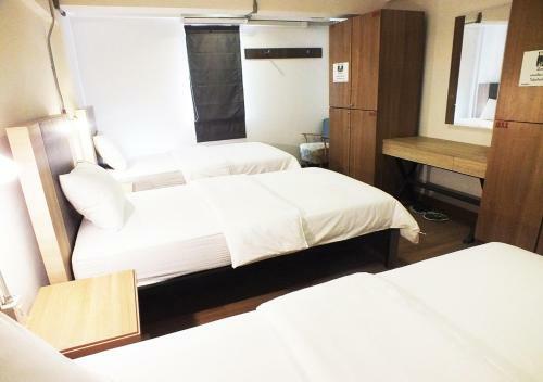09 Hostel