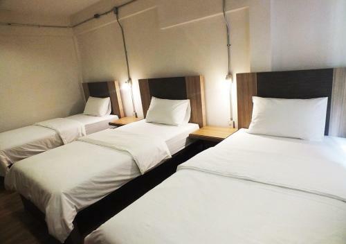 09 Hostel