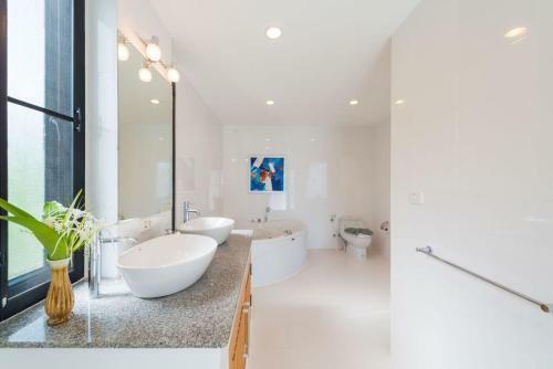 White Stone - Luxurious Villa With Sunset Views