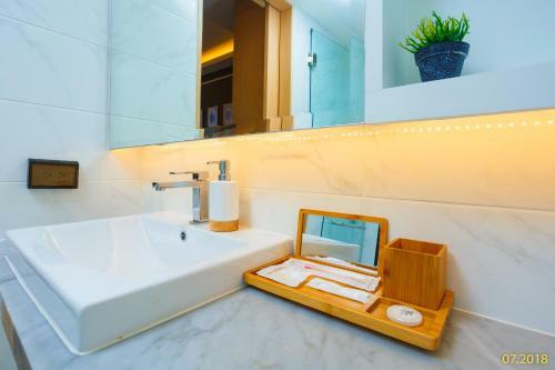 Apartamento Aristo 2 Phuket Beach Front - By Holy Cow 712