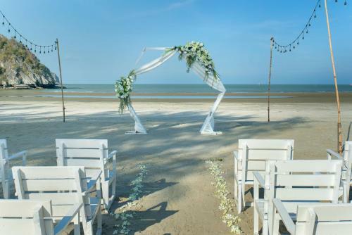 Hotel Away Pranburi Beach Resort