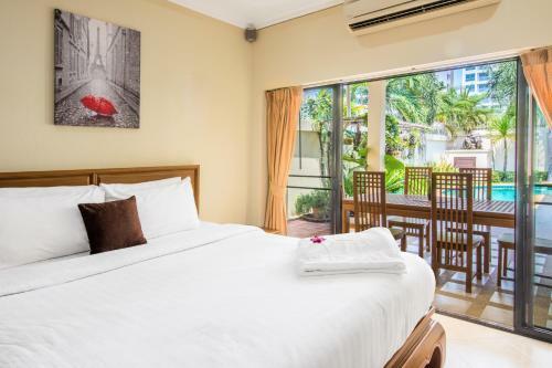 Private Beach Majestic Pool Villa Pattaya